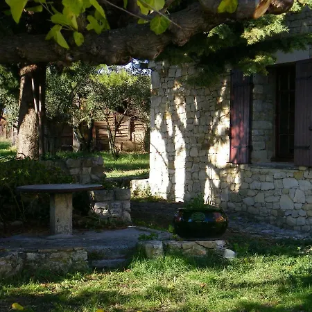 Les Trois Chemins * Rousset-les-Vignes