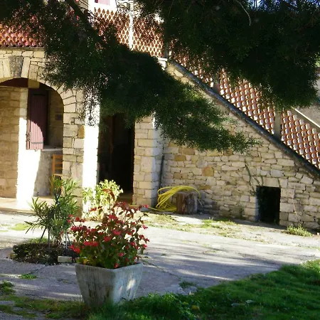 Les Trois Chemins Rousset-les-Vignes